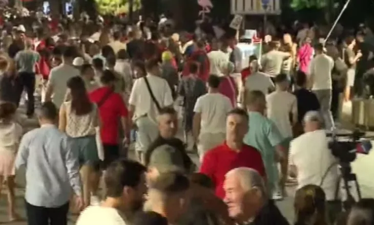 Përfundon protesta, qytetarët nisin marshimin nëpër Tiranë