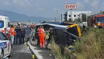 Përmbysja e autobusit të linjës Berat-Tiranë, nënë e bijë dërgohen në Greqi për t’u trajtuar