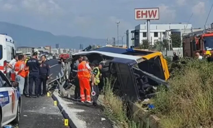 Përmbysja e autobusit të linjës Berat-Tiranë, nënë e bijë dërgohen në Greqi për t’u trajtuar