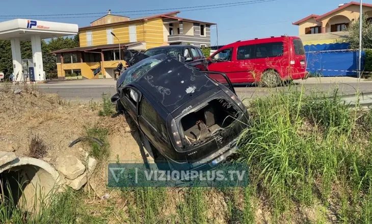 Përplasen “kokë më kokë” dy automjete në aksin Çermë-Divjakë, një viktimë dhe pesë të plagosur, mes tyre tre fëmijë