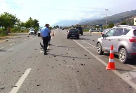 Përplasi për vdekje të moshuarën dhe u arratis, arrestohet 65-vjeçari dhe djali i tij