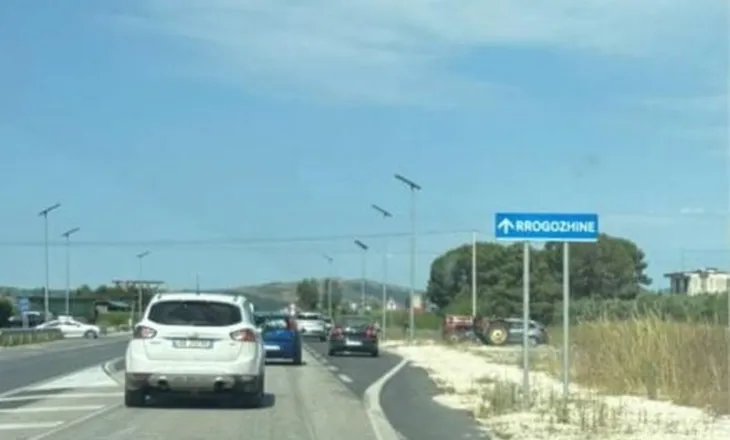 Përplasje e fortë në Peqin–Rrogozhinë/ Automjeti bëhet copë, një person përfundon në spital