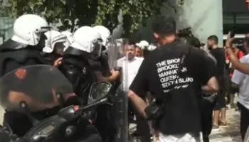 Përplasje mes protestuesve dhe policisë, kaos para Parlamentit