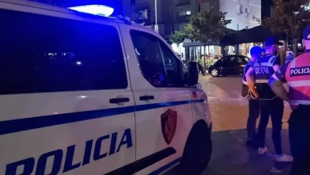 Përplasje në Tepelenë, plagosen dy vëllezërit dhe kushëriri i tyre, njëri nxjerr armën