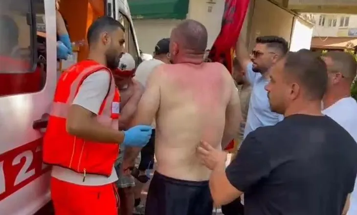 Përplasjet me policinë para parlamentit, dy protestues të lënduar