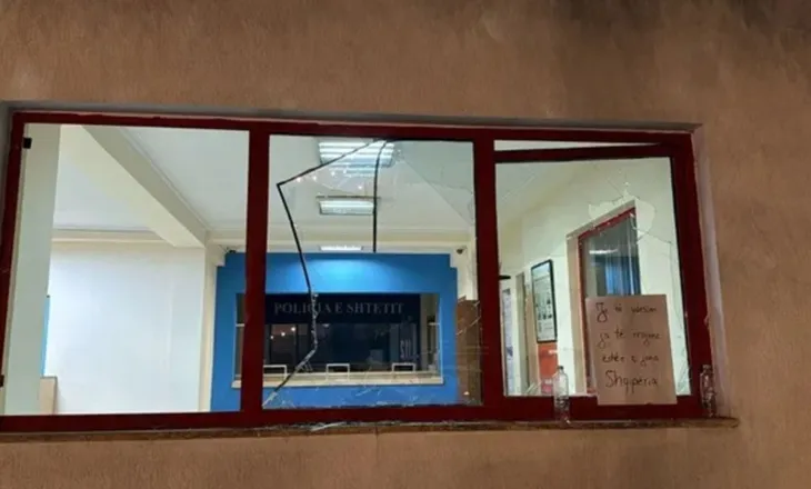 Përplasjet te komisariati/ Policia identifikon12 personat e përfshirë, një i arrestuar e katër në kërkim