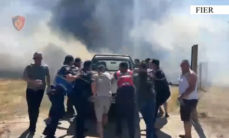 Përshkallëzohet situata me zjarrin në Fier, bllokohet segmenti “Qafa e Koshovicës-Cakran”