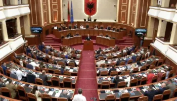Pesë minuta pushim për punimet në Kuvend, Peleshi kërkon mbledhje e kryetarëve të grupeve: S’mund të vazhdojmë