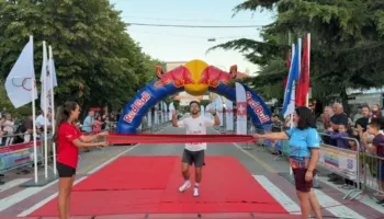 Pistë maratone buzë liqenit të Ohrit, 550 atletë nga mbi 30 vende marrin pjesë në garën ndërkombëtare të Pogradecit