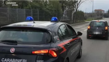 Pjesë e rrjetit të trafikut të drogës, shqiptari dhe italiani kapen me 2 kg kokainë në makinë dhe 37 mijë euro cash