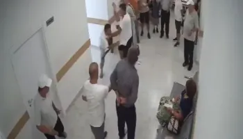 Plagosën 32-vjeçarin në Poliklinikën e Shkodrës, babë e bir lihen në “arrest shtëpie”, shfaqin pendesë