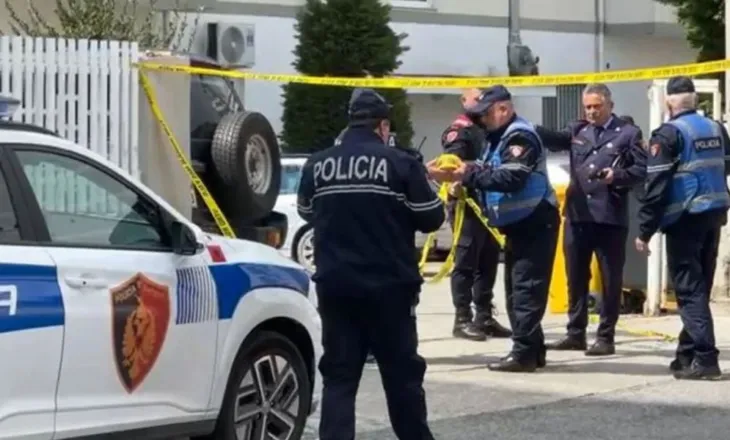 Plagosi me thikë një person, në pranga 18-vjeçari/ Arrestohet edhe i ati (DETAJET)