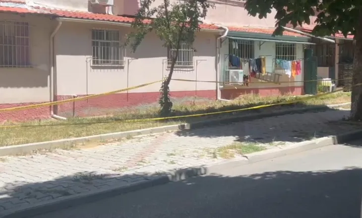 Plagosja me thikë në Korçë, policia jep detaje për ngjarjen, 40-vjeçari niset drejt spitalit të Traumës