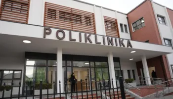 Plagosja në Poliklinikën e Shkodrës, lihen në “arrest shtëpie” babë e bir