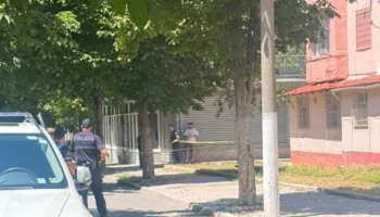 Plagosje me thikë në Korçë, ngjarja pas konflikteve banale mes komshinjve