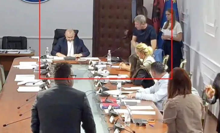 Plas sherri mes socialistëve, Manja përplaset me Gjiknurin për ligjin e pronave, deputeti socialist braktis mbledhjen..