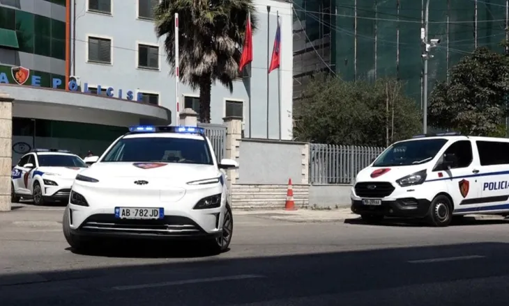 Plas sherri në zonën e plazhit në Durrës, plagosen me thikë tre të rinj