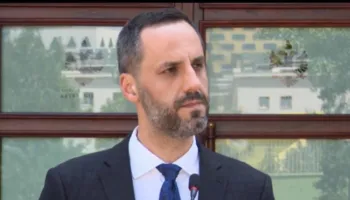 ‘Plazhet janë për familjet, jo për aventurierët’, Lamallari: Kush rrezikon pushuesit do të përballet me ligjin!