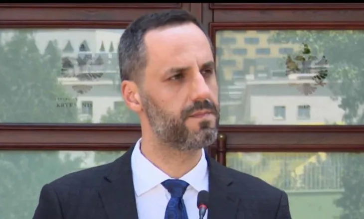 ‘Plazhet janë për familjet, jo për aventurierët’, Lamallari: Kush rrezikon pushuesit do të përballet me ligjin!