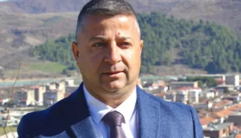 ‘Po na fshijnë nga harta, të mbrojmë bashkinë tonë’/ Kryebashkiaku i Memaliajt: Sot në orën 19:00 te Ura e Vjetër
