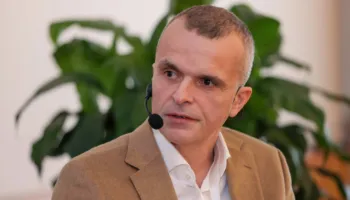 Po pilotonte avionin duke folur me nënën në telefon, zbardhet dëshmia e Beqirajt pas arrestimit