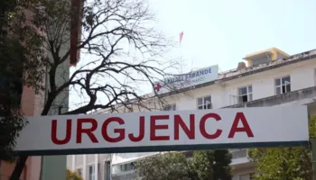 Po rregullonte çatinë, 44-vjeçari nga Saranda rrëzohet dhe plagoset rëndë (Emri)