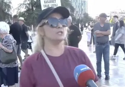 “Politikanët të zhytur në korrupsion”/ Qytetarja në protestën e 41 kundër Ramës: Nuk na përfaqësojnë më