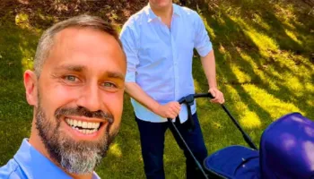 Politikani gay kritikohet pas lindjes së fëmijës me nënë surrogate