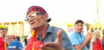 “Populli është në mjerim, ai jep 4 mln euro për koncert”/ Pensionisti nuk kursehet: Çfarë është ky injorant i lajthitur
