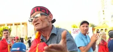 “Populli është në mjerim, ai jep 4 mln euro për koncert”/ Pensionisti nuk kursehet: Çfarë është ky injorant i lajthitur