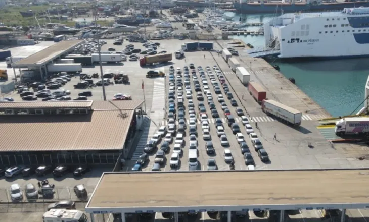 Porti i Durrësit në pikun e fluksit, rikthehen lundrimet e dyfishta