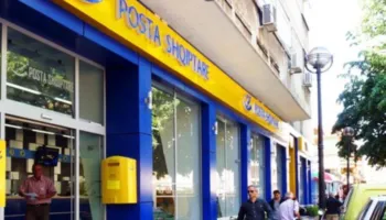 Posta Shqiptare kallëzon punonjësit, dyshohet se vodhën mbi 700 mijë euro në filialin në Durrës, shkarkohet drejtoresha