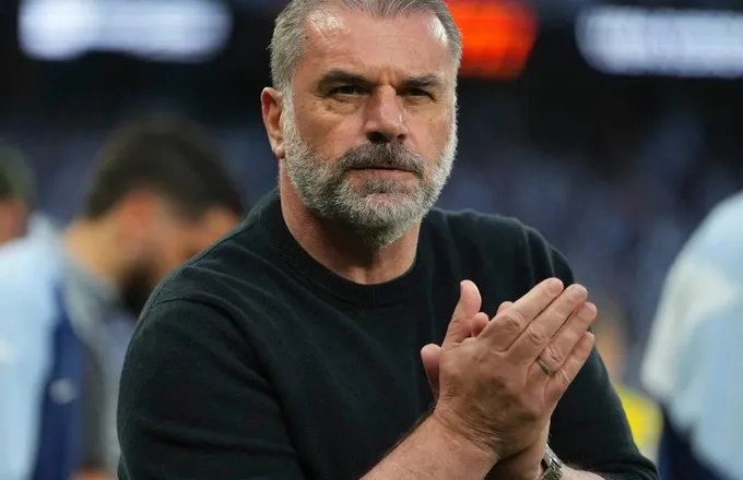 Postekoglu pason Zhezus te Al Nasr i Ronaldos