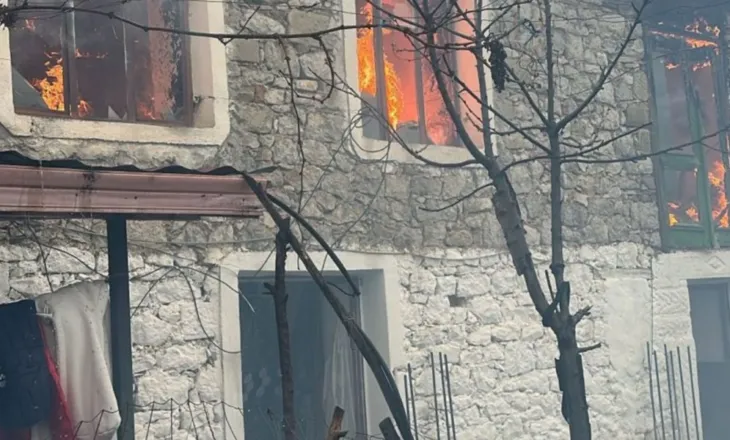 Prag tragjedie/ Digjet shtëpia ku ndodheshin nëna dhe dy fëmijët, ja gjendja e tyre