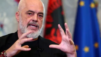 Prej dy muajsh i kërkojnë dorëheqjen, Rama sulmon protestuesit: Flamingot ikën, mbetën vetëm puplat dhe vezët e ditëzinjve