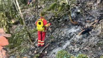 Prej tre ditësh nën flakë, zjarri në Parkun Kombëtar të Llogarasë vijon të jetë jashtë kontrollit