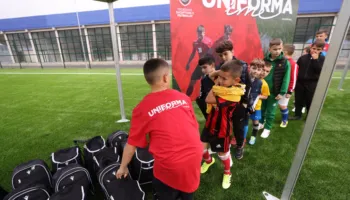 Prindërit paguajnë “qimet e kokës”, akademitë fitojnë, por a fiton gjë futbolli shqiptar?