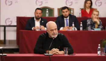 “Projekt i sajuar me Chat GPT”, Rama reagon pas lajmeve në rrjetet sociale: Asnjë ndërtim në Porto Palermo! Ai gji është shpallur monument natyre