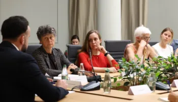 Projektet në zonën Nartë-Zvërnec, ministri Jaupaj pret në Tiranë delegacionin e eurodeputetëve
