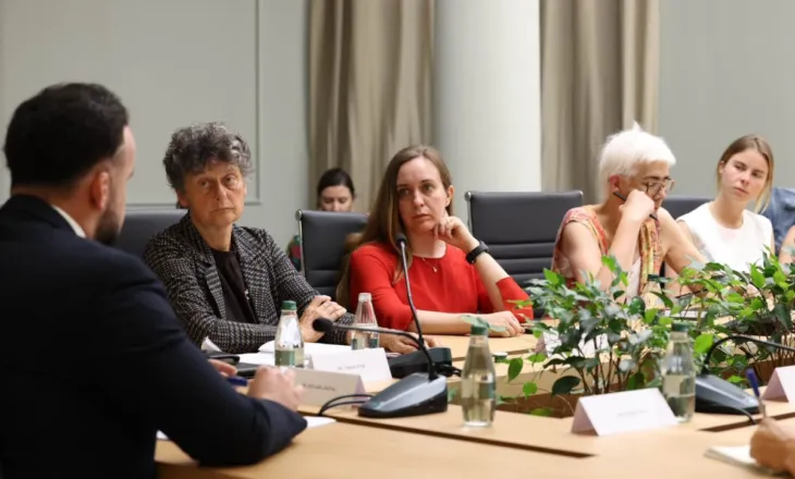 Projektet në zonën Nartë-Zvërnec, ministri Jaupaj pret në Tiranë delegacionin e eurodeputetëve