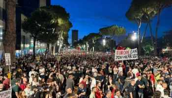 Protesta antiqeveritare hyn në ditën e 59, qytetarët thirrje Ramës: Jep dorëheqjen!