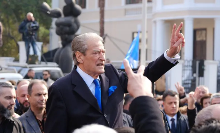 Protesta/ Balliu: PD nuk mbledh dot më njerëz, Berisha është i urryer nga populli shqiptar