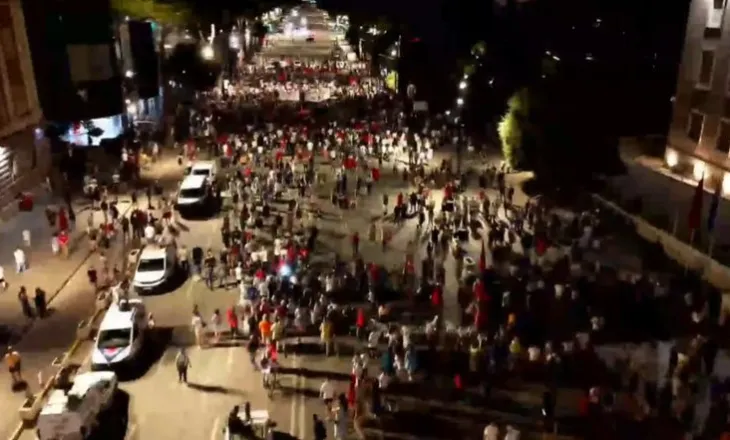 Protesta e 34-ët, qytetarët marshojnë nëpër Tiranë