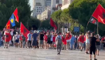 Protesta e 35-të masive në Tiranë, diaspora i bashkohet qytetarëve në shesh