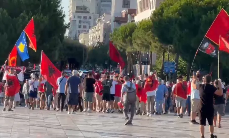 Protesta e 35-të masive në Tiranë, diaspora i bashkohet qytetarëve në shesh