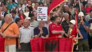 Protesta e 47-të kundër Ramës/ Nga Sheshi “Skënderbej”, qytetarët marshojnë drejt Kryeministrisë
