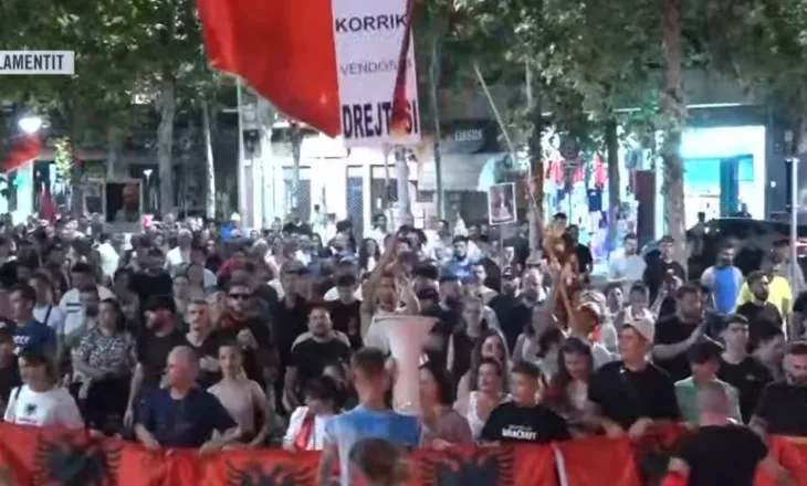 Protesta e 51 kundër Ramës/ Protestuesit thirrje para Kuvendit: Në datën 23 të jemi këtu! Parlament i krimit