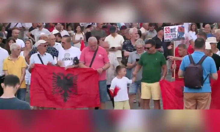 Protesta e 53-të/ Nis marshimi i qytetarëve nga Sheshi Skënderbej drejt Kryeministrisë
