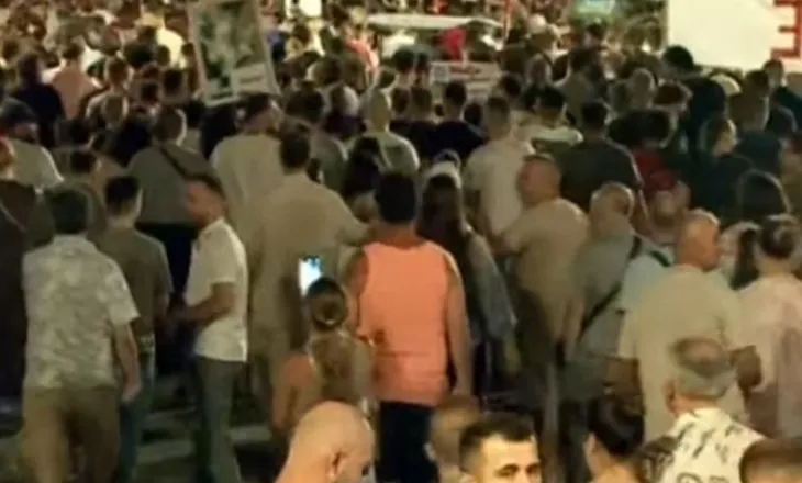 Protesta e 56 kundër kryeministrit, qytetarët mesazh të prerë: Dorëheqje e panegociueshme!