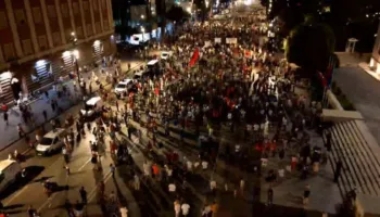 Protesta e 58-të para Kryeministrisë, qytetarët: 1 mijë policë mbrojtën sot Kuvendin, kjo tregon frikën e pushtetit